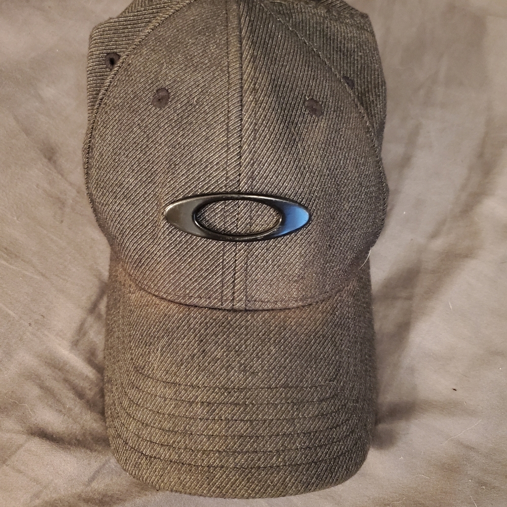 Oakley flexfit hat
